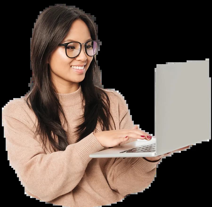 woman using humix in laptop